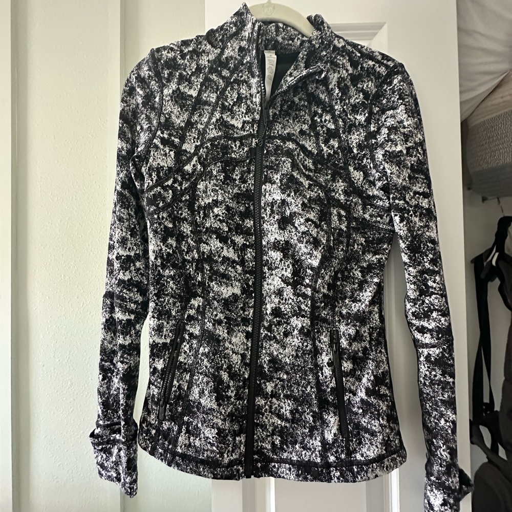 Lululemon Women's Black and White Jacket
